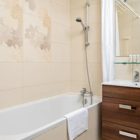 Wola Radziwie Homely Apartment Varsovia Exterior foto